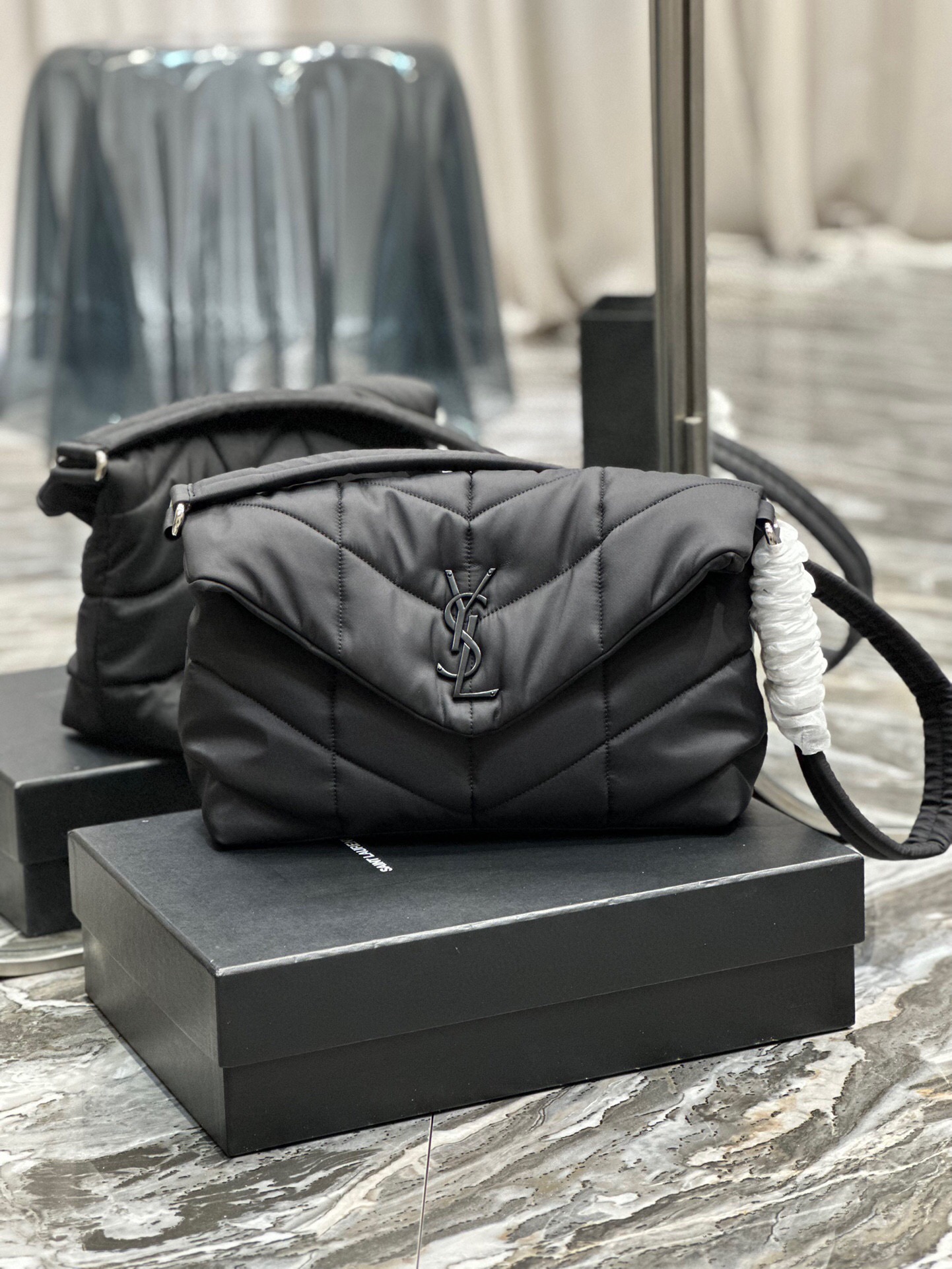 00cca20e.jpg SAINT LAURENT Black Puffer Messenger Bag - Image 1