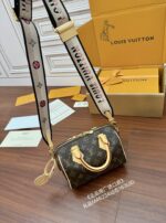 Louis Vuitton Speedy Bandoulière 20 in Monogram - Image 4