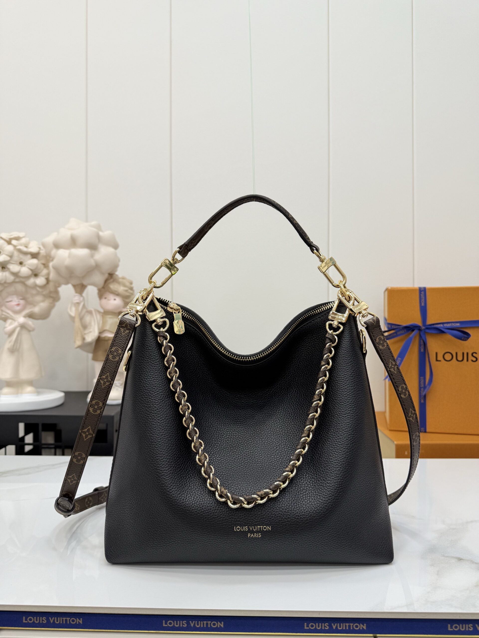 0_hdsavephotos-2-2-scaled-1.jpeg LV Multipass Black M28029 - Image 1