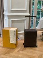 Louis Vuitton Horizon 55 rolling suitcase - Image 4