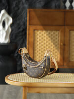 Louis Vuitton Loop bag in Monogram canvas - Image 4