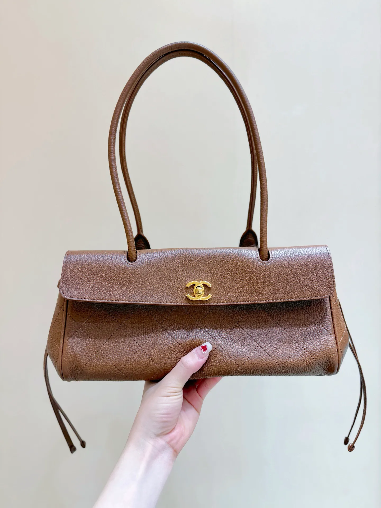 103184459.webp Chanel Grained Calfskin Stitched Urban Essentials Small Shopping Bag - Image 1