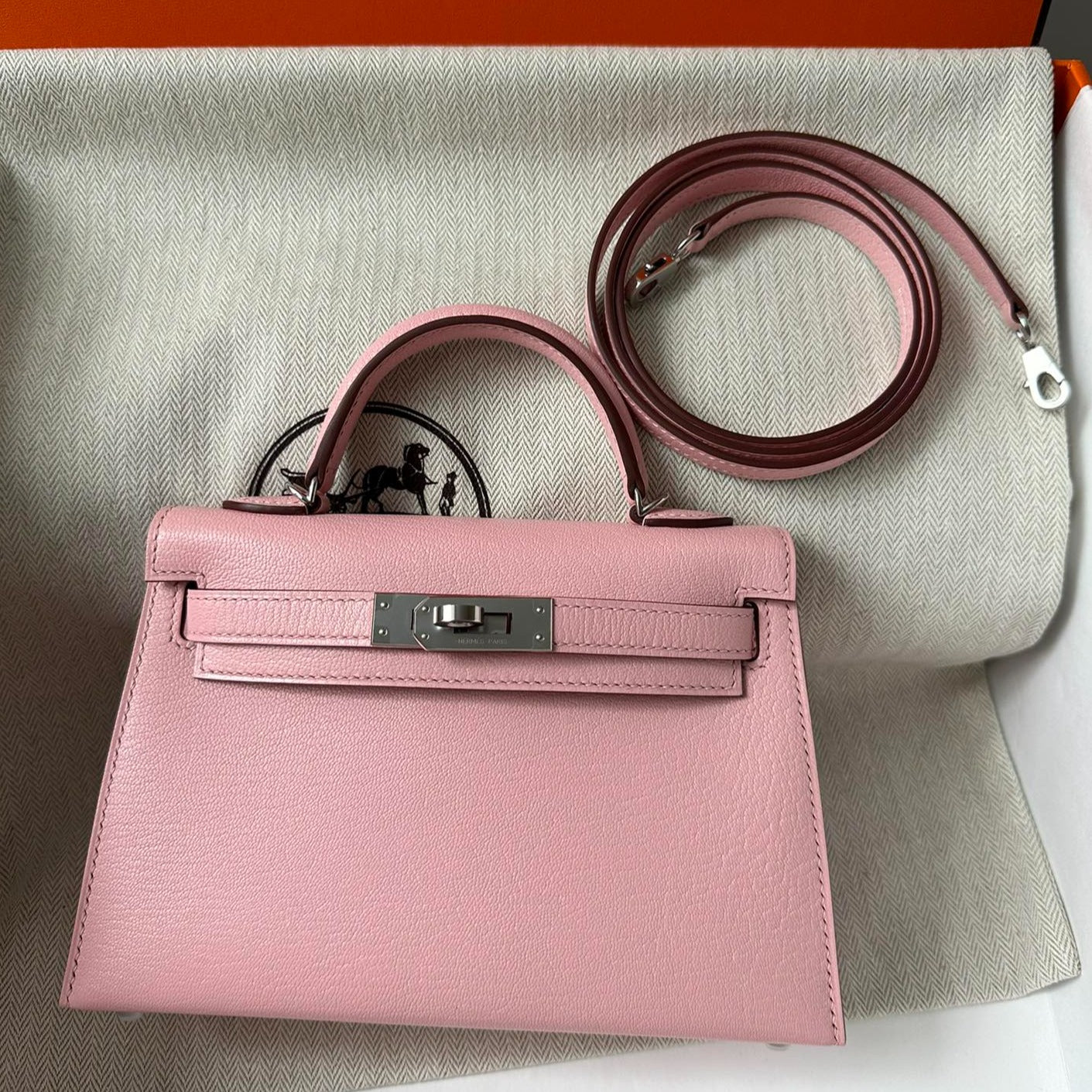 13349013252312231_437f1c02-078c-44fb-ad9a-295596e3154b_2048x2048.jpg HN Mini Kelly 20 bag in Rose Sakura leather with silver hardware - Image 1