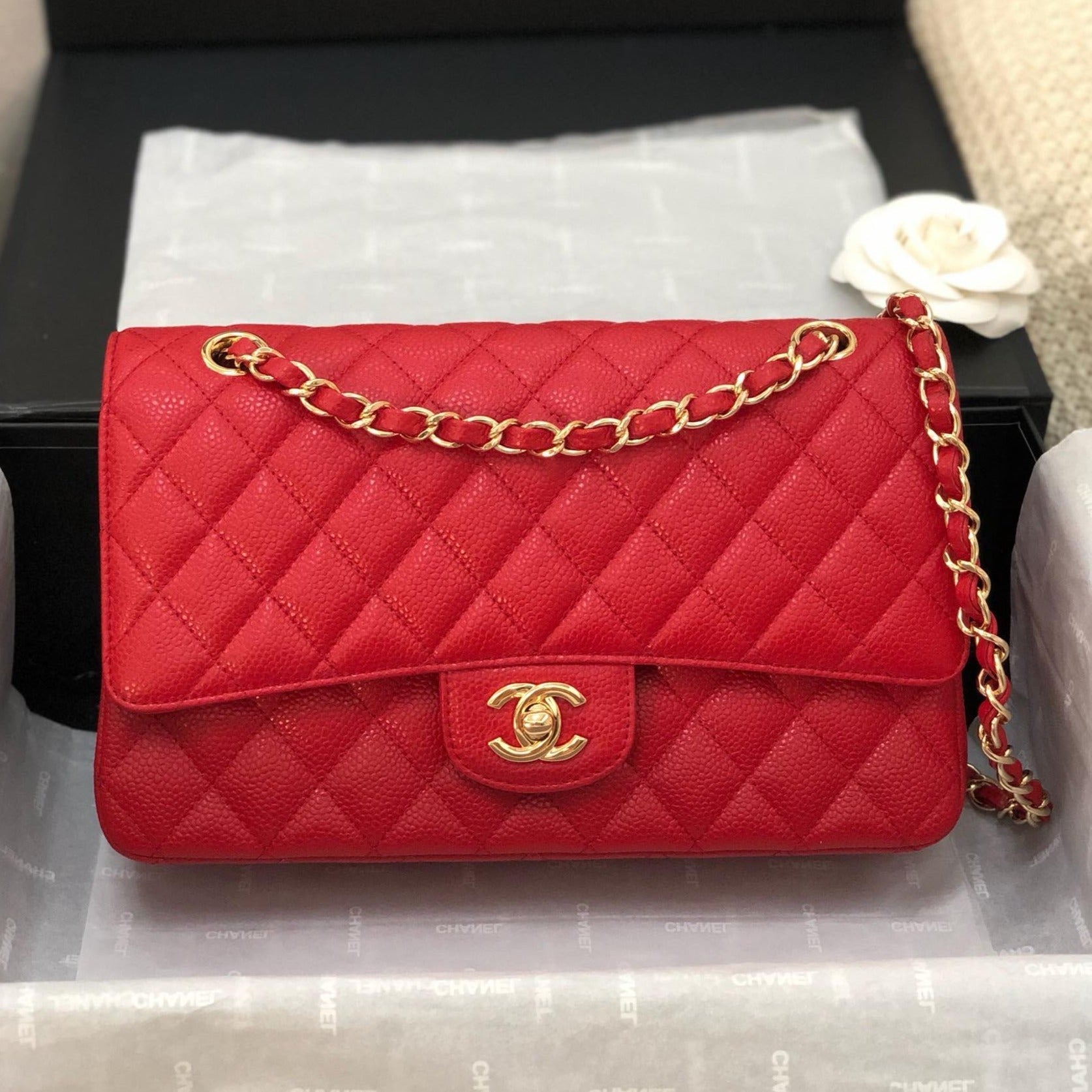 1573053995_3291599548_0_05aed9d8-447e-4ca8-9344-df7a862c8310.jpg FLAP BAG MEDIUM 25CM RED CAVIAR GOLD HARDWARE - Image 1