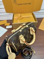 Louis Vuitton Speedy Bandoulière 20 in Monogram - Image 7