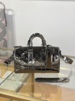 Louis Vuitton Keepall Bandoulière 25 - Image 4