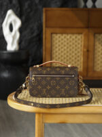 Louis Vuitton Pochette Métis East West bag - Image 2