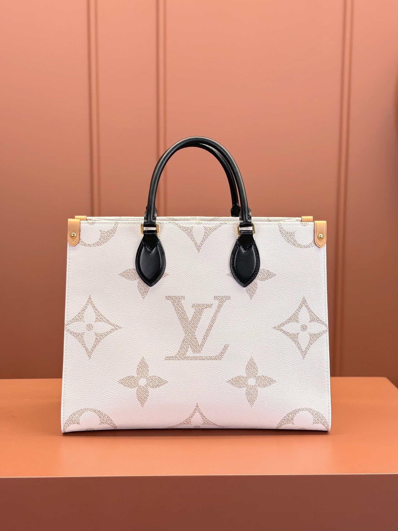 1cae4f7d-2.jpg Louis Vuitton Monogram Dune Giant OnTheGo MM tote bag - Image 1