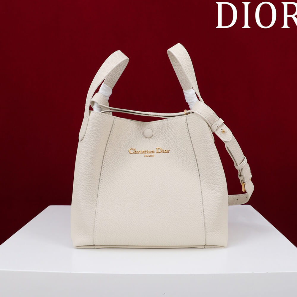 2-34.jpg Dior Medium Signature Bucket Bag - Image 1