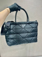 TRIANGLE PATTERN TOTE BAG 33 IN BLACK QUILTED RE-NYLON - Image 4