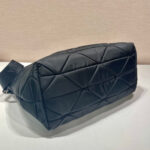 TRIANGLE PATTERN TOTE BAG 33 IN BLACK QUILTED RE-NYLON - Image 2