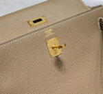 HN 25 bag in Etoupe Epsom leather with gold hardware - Image 4