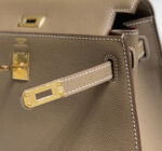 HN 25 bag in Etoupe Epsom leather with gold hardware - Image 5