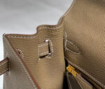 HN 25 bag in Etoupe Epsom leather with gold hardware - Image 7