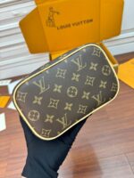Louis Vuitton Nice Mini toiletry - Image 4