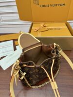 Louis Vuitton Odyssée Handbag in Signature Monogram canvas - Image 7