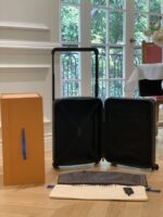 Louis Vuitton Horizon 55 rolling suitcase in Black - Image 7
