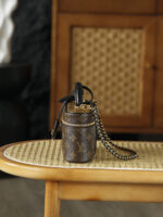 Louis Vuitton Vanity Chain Pouch in monogram coated canvas - Image 2