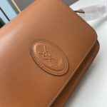 Saint Laurent Le 61 Saddle Shoulder Bag in Calfskin - Image 4