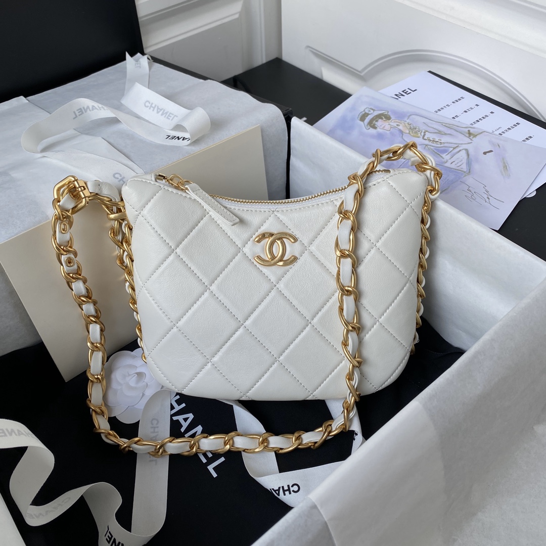 53923fa1.jpg Chanel 22K Hobo Bag Logo Chain Lambskin - Image 1