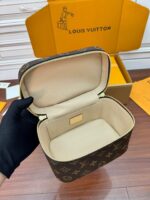Louis Vuitton Nice Mini toiletry - Image 5
