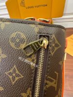 Louis Vuitton Pochette Métis East West Monogram Canvas - Image 4