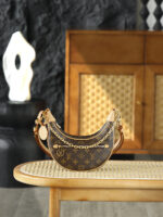Louis Vuitton Loop bag in Monogram canvas