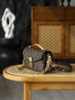 Louis Vuitton Pochette Métis East West bag - Image 4