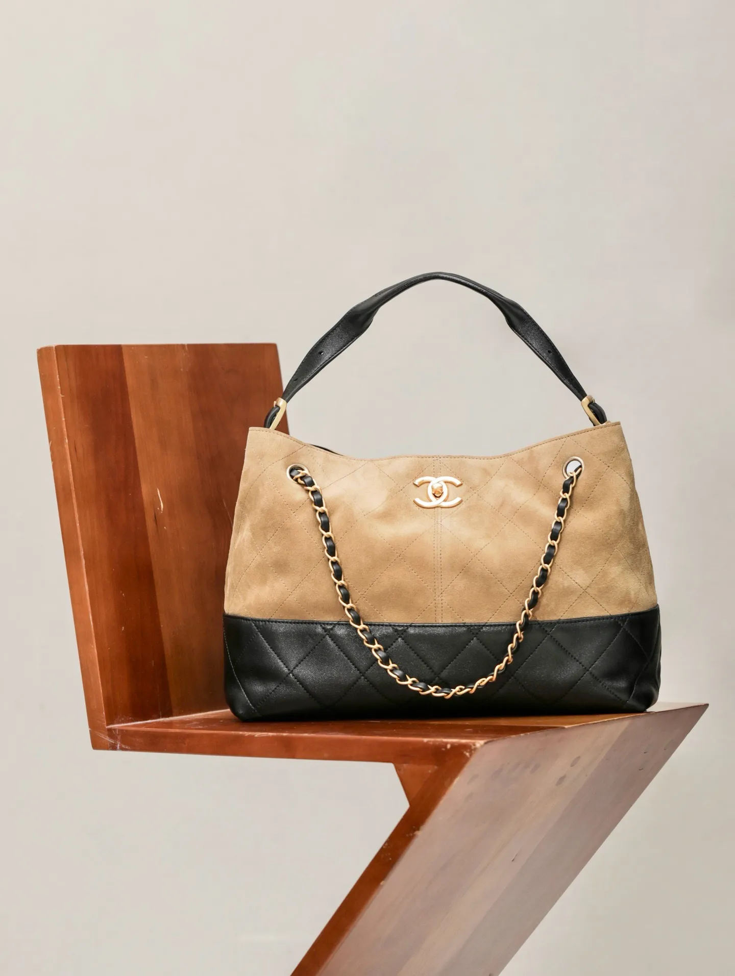 89841881.webp Chanel Small Shopping Bag from the 2024/25 Métiers d’Art collection - Image 1