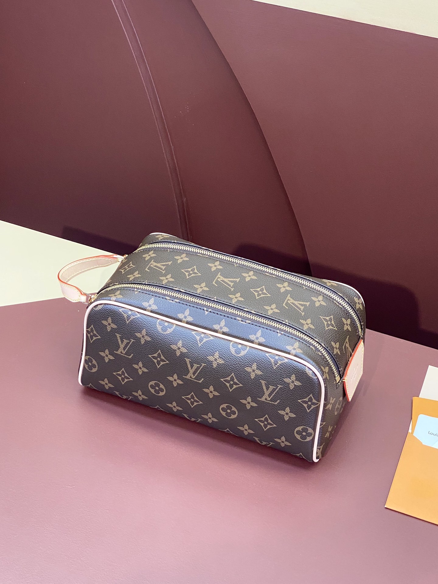996d6968.jpg Louis Vuitton Dopp Kit Toilet Pouch in Monogram Canvas - Image 1