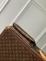 LV Pochette Liv Monogram Women - Image 3