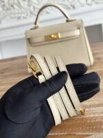 HN MINI 19 WHITE CALFSKIN GOLD HARDWARE - Image 4