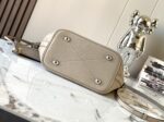 Louis Vuitton LV Blossom PM Mahina Handbags 20x20x12.5cm - Image 3