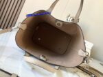 Louis Vuitton LV Blossom PM Mahina Handbags 20x20x12.5cm - Image 6