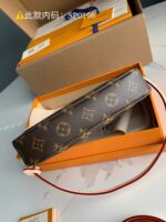 Louis Vuitton LV Pochette Monogram Woman’s Handbags 23.5×13.5cm - Image 4