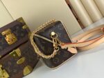 Louis Vuitton Monogram Pattern Super Premium Handbag 14x13x11cm - Image 5