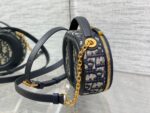 Dior branded women’s handbag with crossbody strap 18x6cm - Image 2
