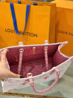 Louis Vuitton LV Onthego Monogram Pattern 35cm - Image 4