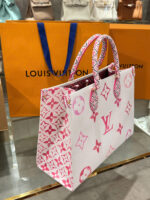 Louis Vuitton LV Onthego Monogram Pattern 35cm - Image 3