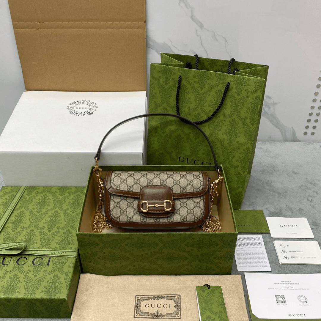 Untitled-design-2025-05-24T043935.898.png Gucci Horsebit Luxury Handbag with Brand Logo Pattern 23.5cm - Image 1