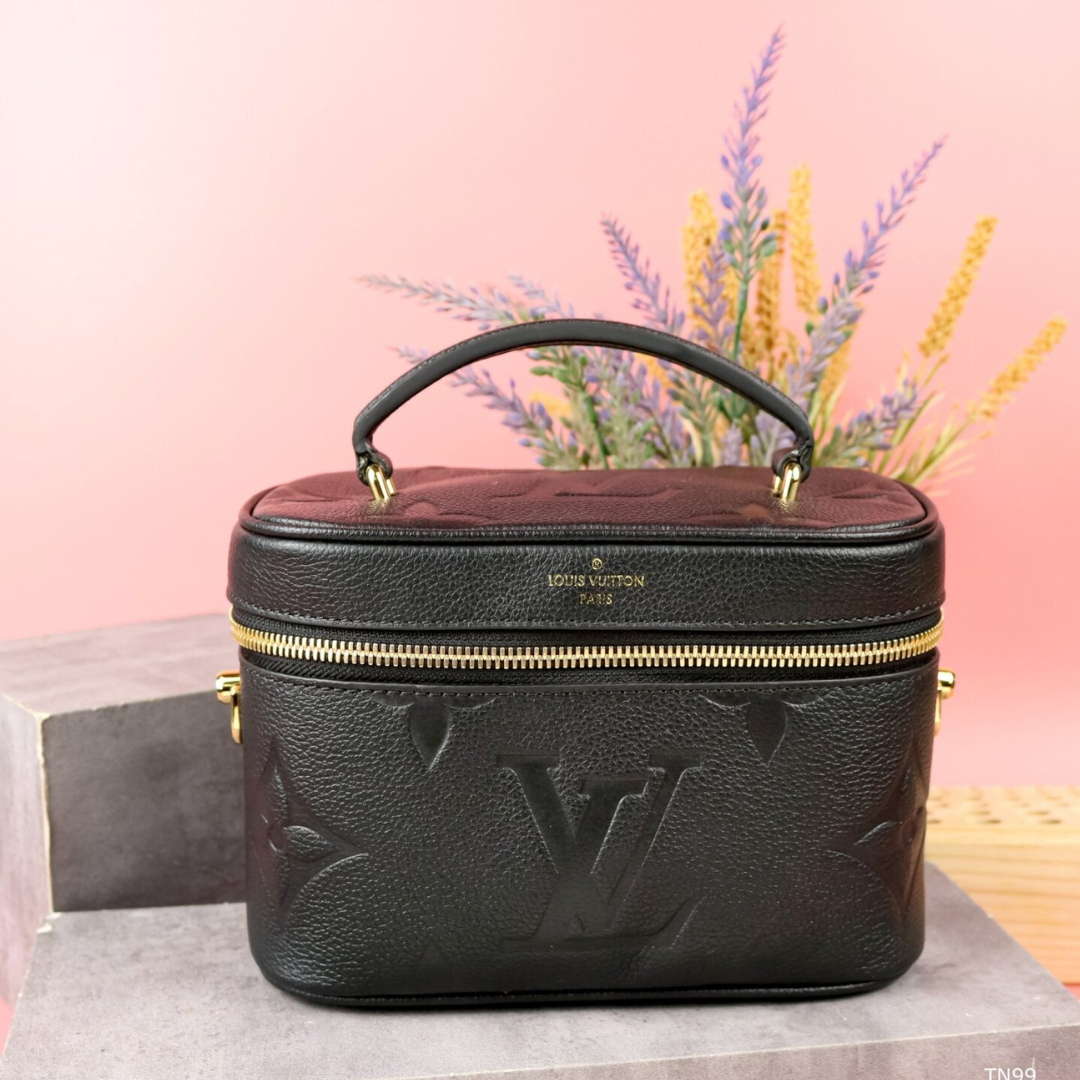 Untitled-design-2025-05-28T052738.756.png Louis Vuitton LV Clutch Black Box Handbag Replica 11 19x13x10cm - Image 1