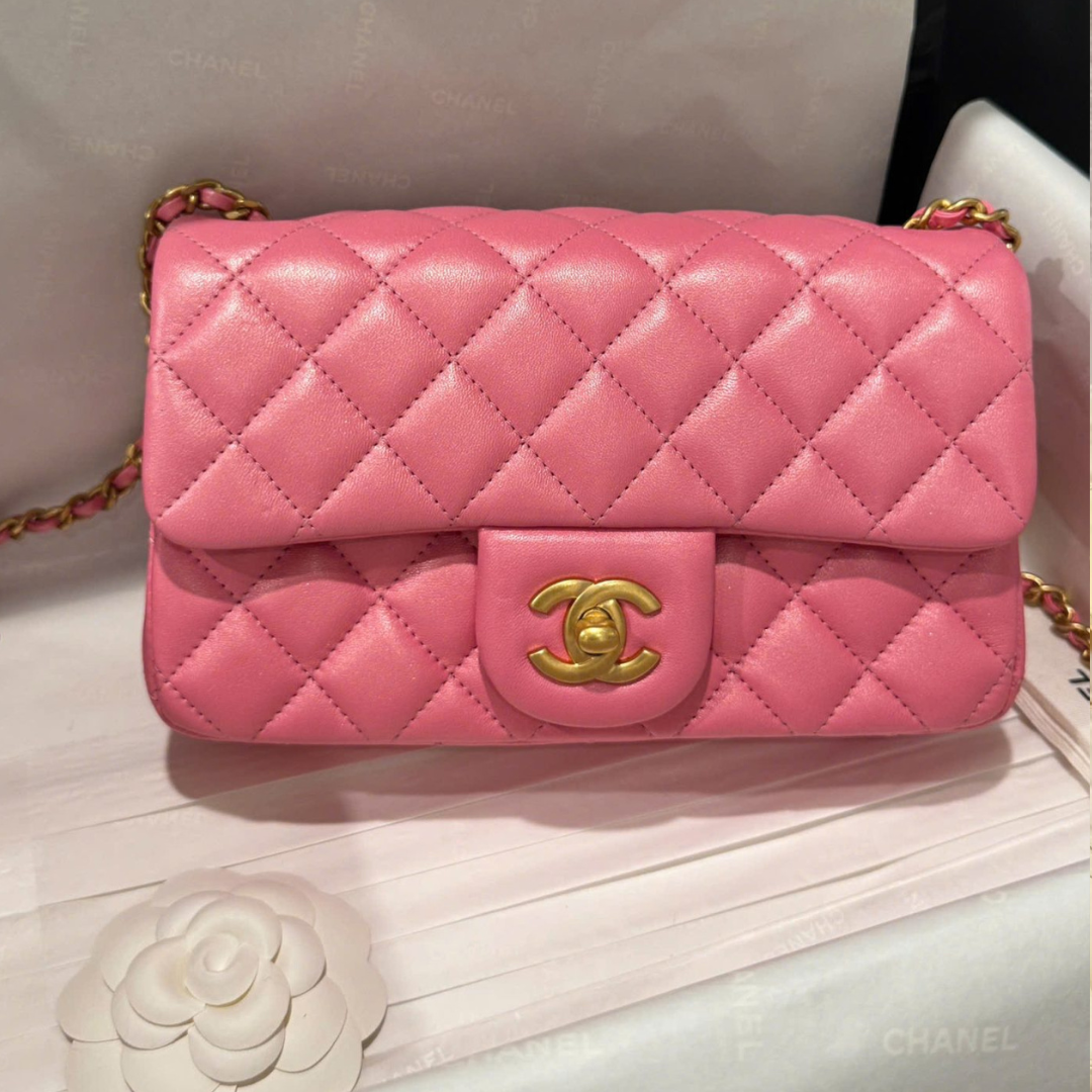 Untitled-design-2025-05-28T173845.340.png Chanel Classic Bell Bag Like Auth Handbags Bink Lock Gold Smooth Leather 20cm - Image 1