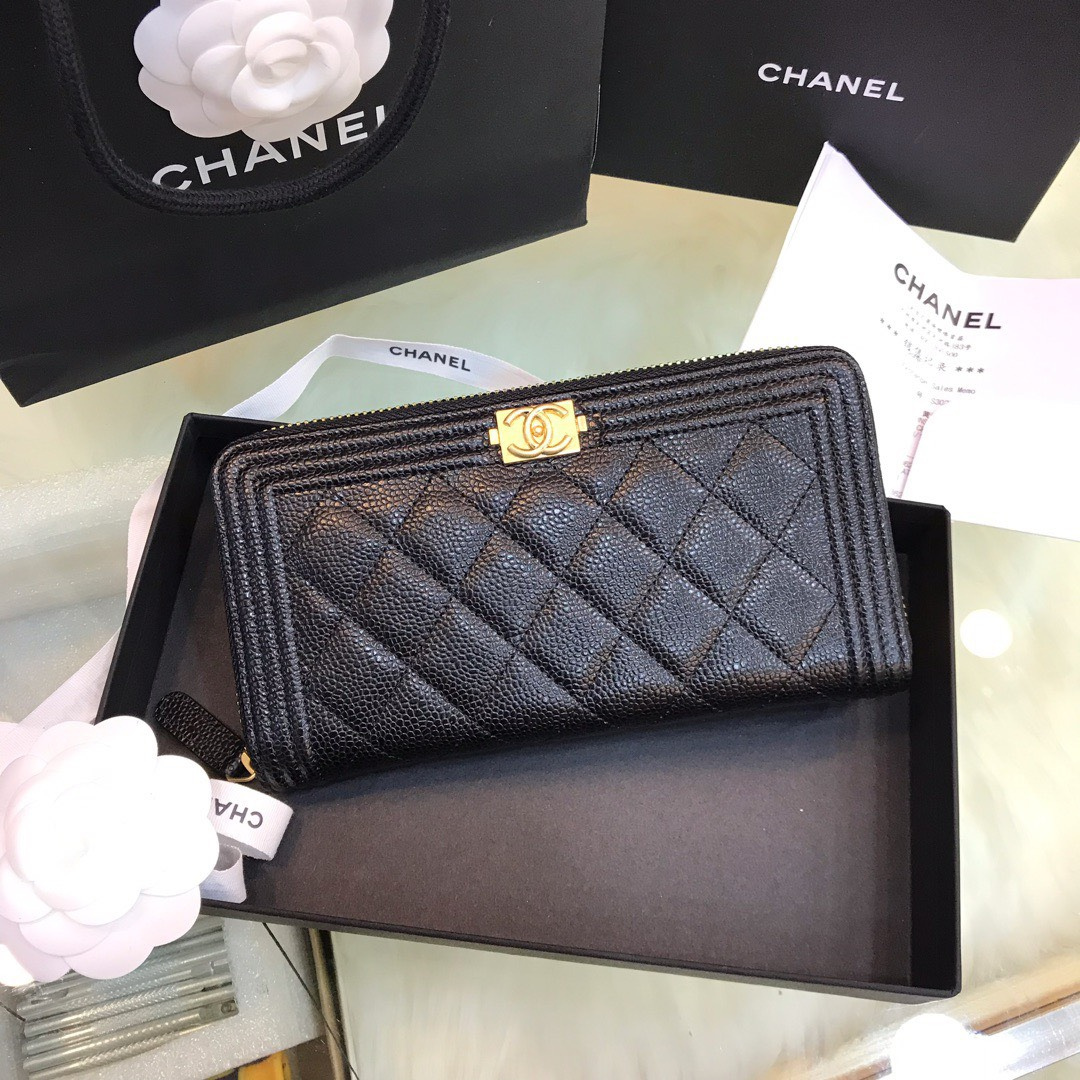 Untitled-design-2025-06-04T081716.427.png Chanel Wallet Black Grained Leather Gold Lock 19×10.5cm - Image 1