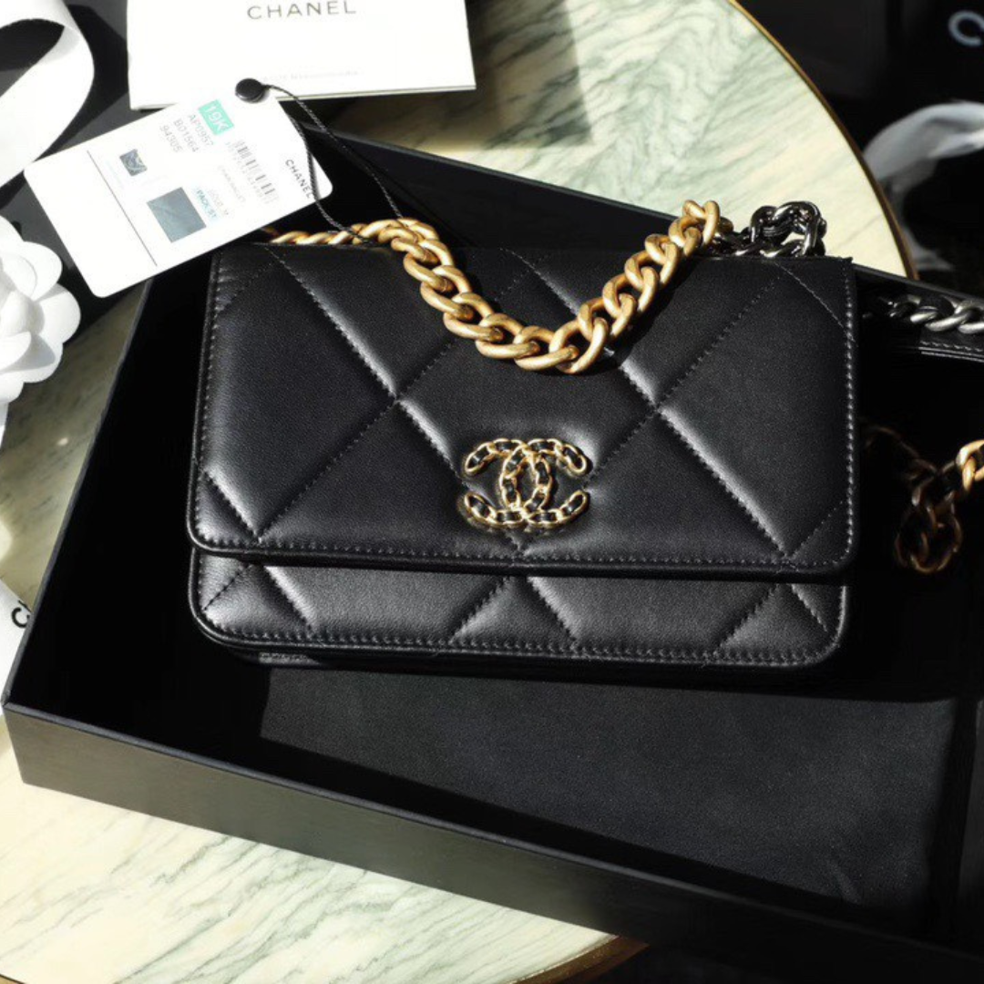 Untitled-design-2025-06-04T092254.754.png Chanel Woc C19 Handbag Woman’s Lock Gold Black 19cm - Image 1