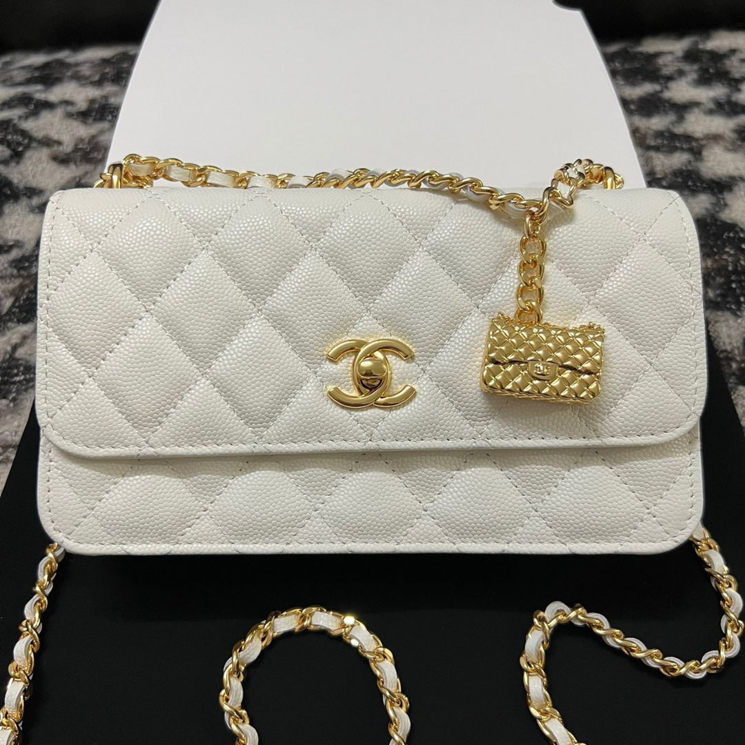Untitled-design-2025-06-04T093200.603.png Chanel Woc Charm Handbags White Lizard Skin With Lock Pattern Bag 20cm - Image 1