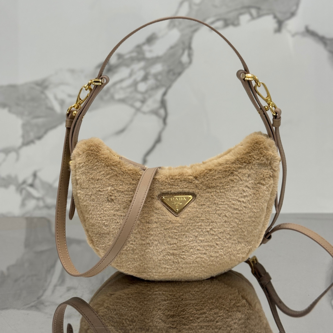 Untitled-design-2025-08-13T221224.800.png Prada Leather And Shearling Arqu㨠Handbag - Image 1