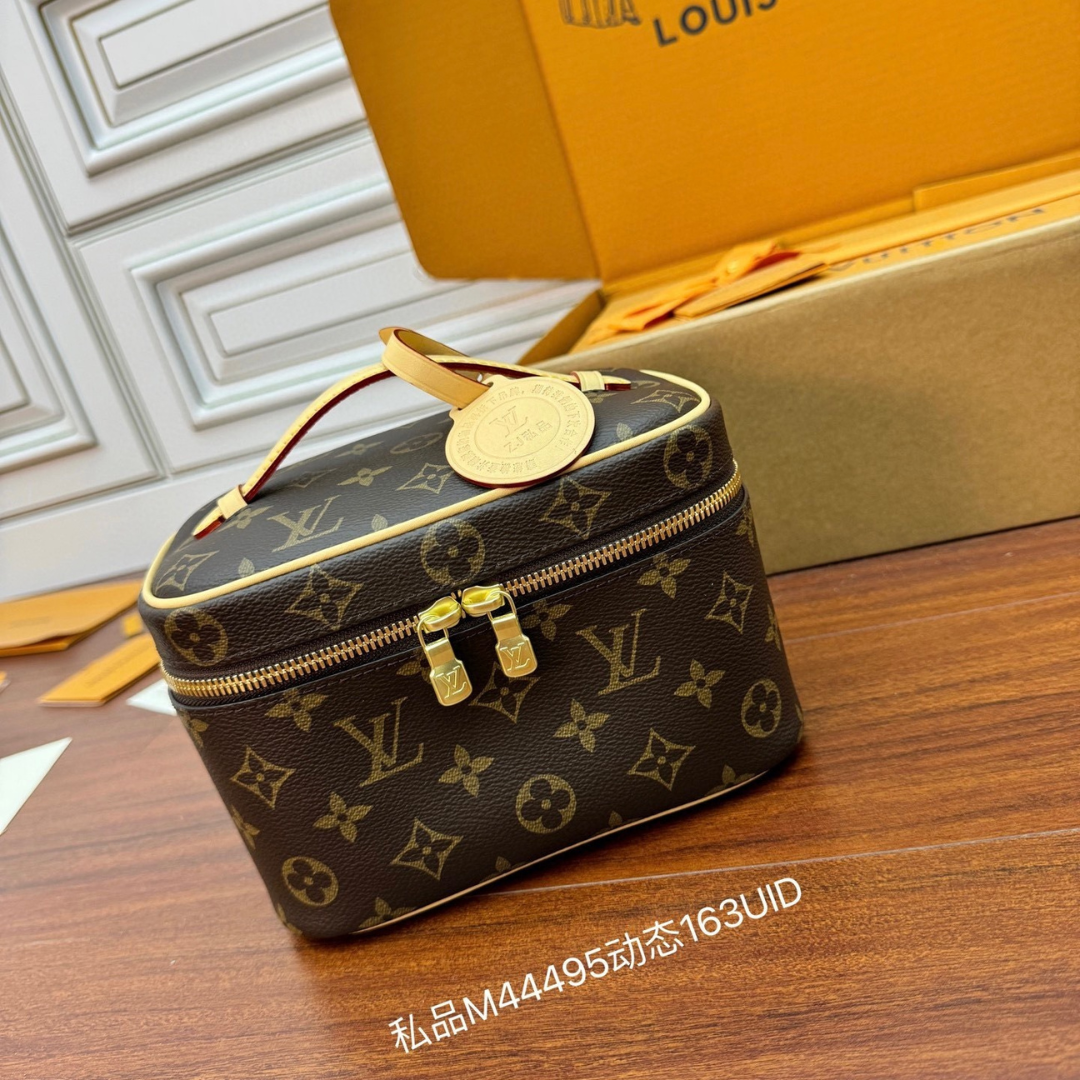 Untitled-design-2025-12-27T033132.522.png Louis Vuitton Nice Mini toiletry - Image 1