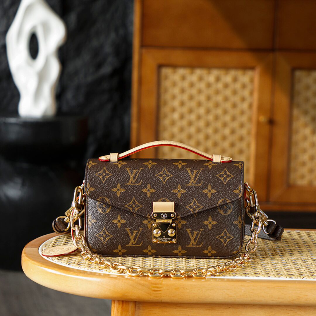 Untitled-design-2025-12-29T040324.700.jpg Louis Vuitton Pochette Métis East West bag - Image 1