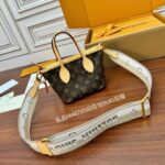 Louis Vuitton Neverfull BB Handbag in Monogram canvas