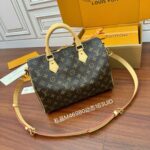 Louis Vuitton Speedy Bandoulière 30 in Monogram canvas